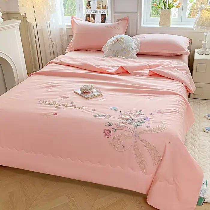 Couette d'été brodée de fleurs en coton lavé super doux