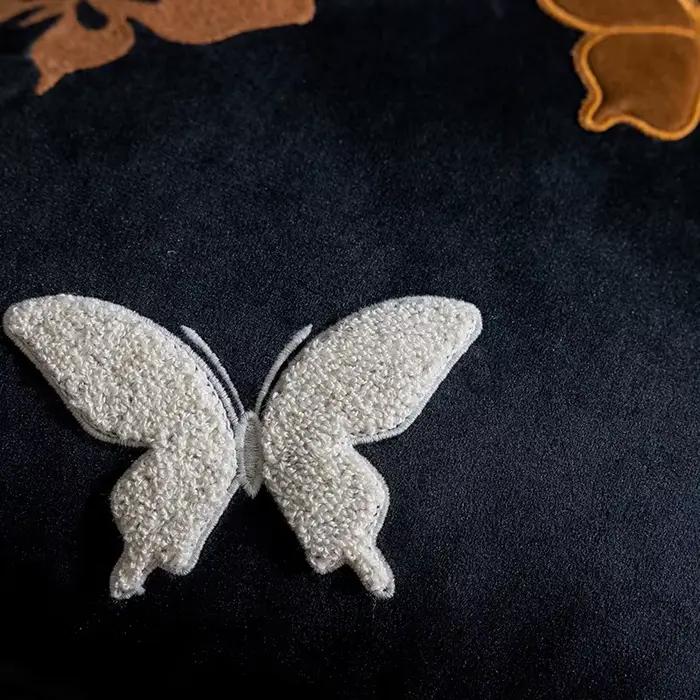 Housse de coussin carrée en velours brodée de papillons