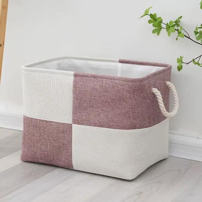 Panier de tri d'articles divers en lin