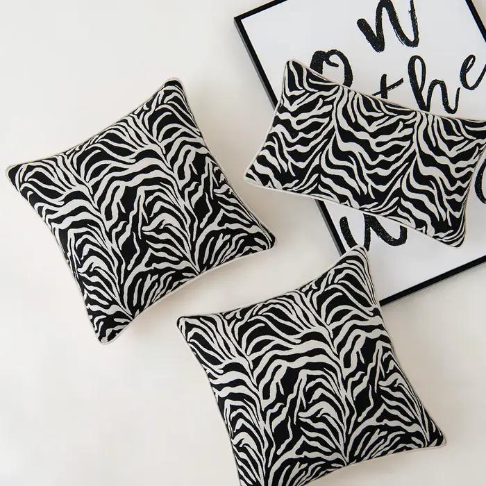 Lot de 2 taies d'oreiller jacquard à motif zèbre, avec ligne argentée tissée, en velours noir et blanc, housses de coussin modernes de luxe