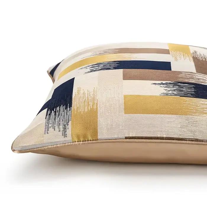 Juste de coussin décorative en jacquard doré