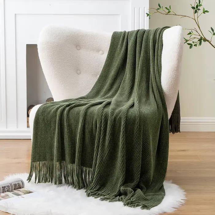 Couverture en tricot chenille Battilo avec pompons, plaid vert à carreaux pour lit, canapé, couverture décorative pour canapé, décoration de chambre à coucher pour le printemps