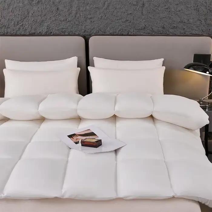 Couettes optiques chaudes en duvet d'oie de plumes