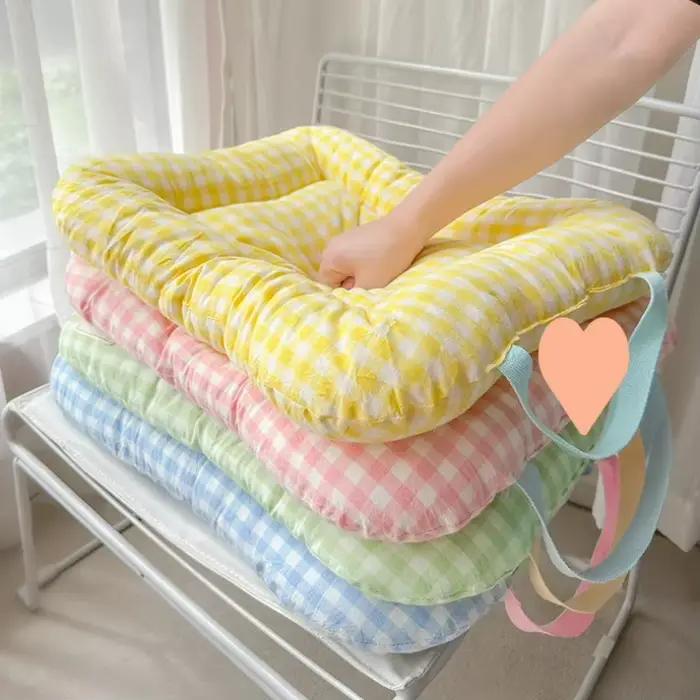 Coussin pour chien et chat à carreaux mignon