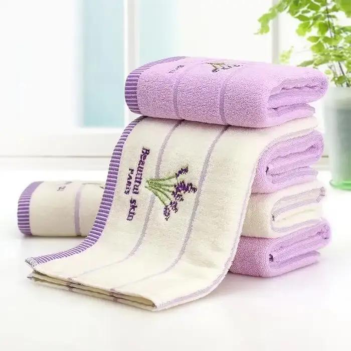Serviette de Bain en Coton Brodé Lavande