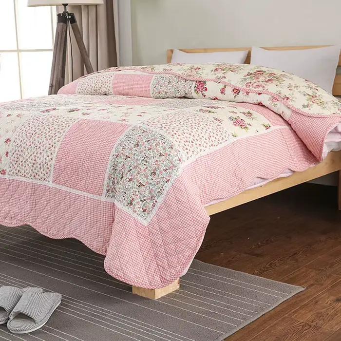 Couette en patchwork floral rose – Couverture réversible 100% coton pour canapé de lit