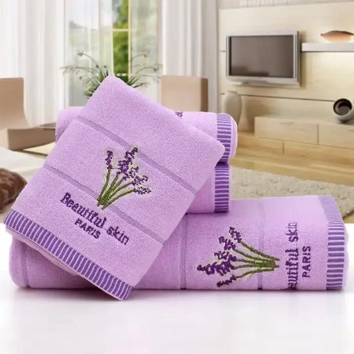 Serviette de Bain en Coton Brodé Lavande