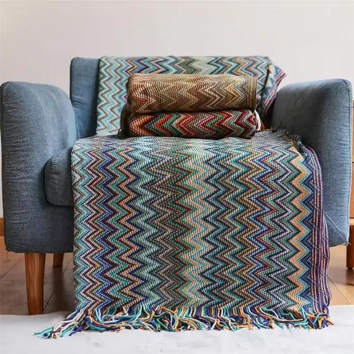 Couverture tricotée à la main avec pompons
