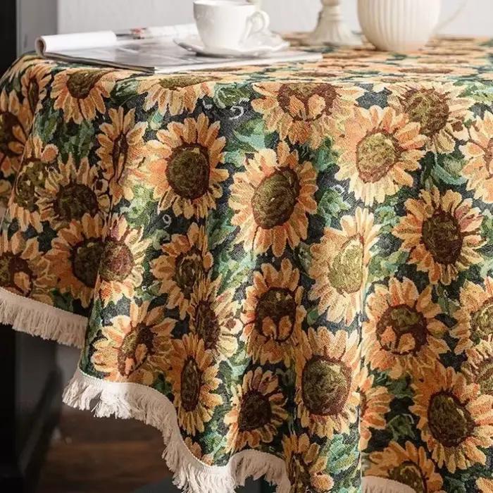 Nappes rondes à motif floral français