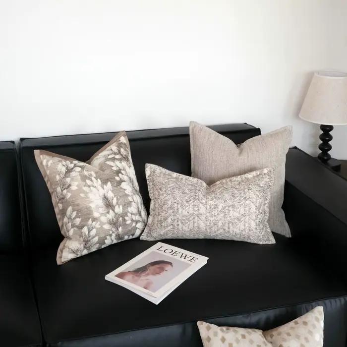 Housse de coussin texturée jacquard beige taupe neutre