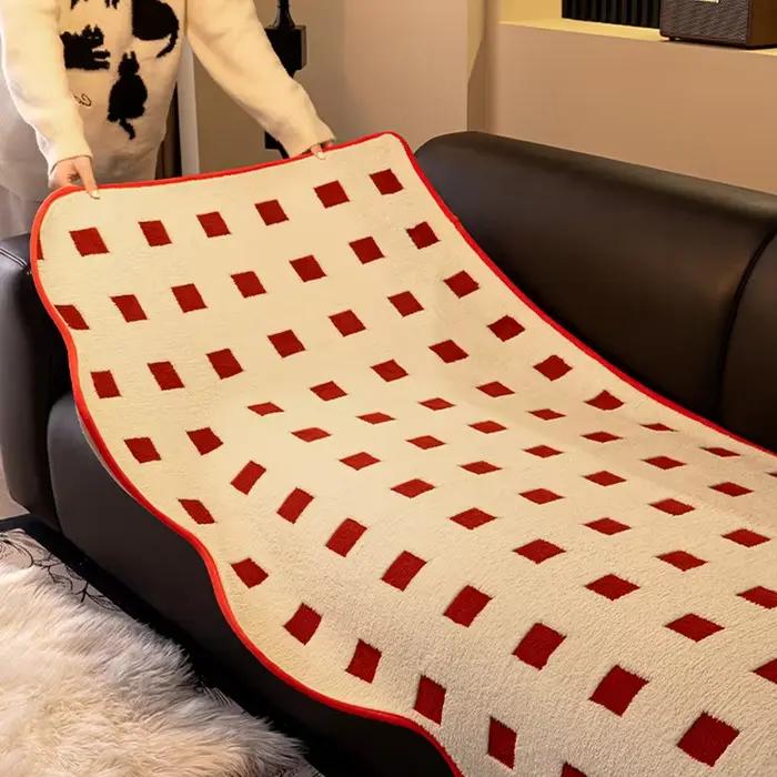 Coussin de canapé en peluche à carreaux irréguliers