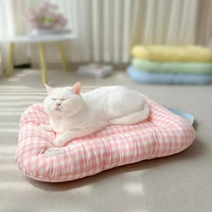Coussin pour chien et chat à carreaux mignon
