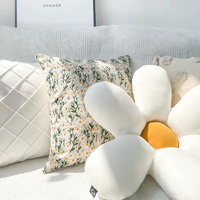 Taie d'oreiller florale brodée pour la décoration intérieure