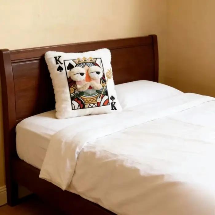 Coussin brodé amusant à thème de dessin animé, coussin de canapé doux et original, coussin carré à grands yeux sur le thème des jeux, idéal pour offrir