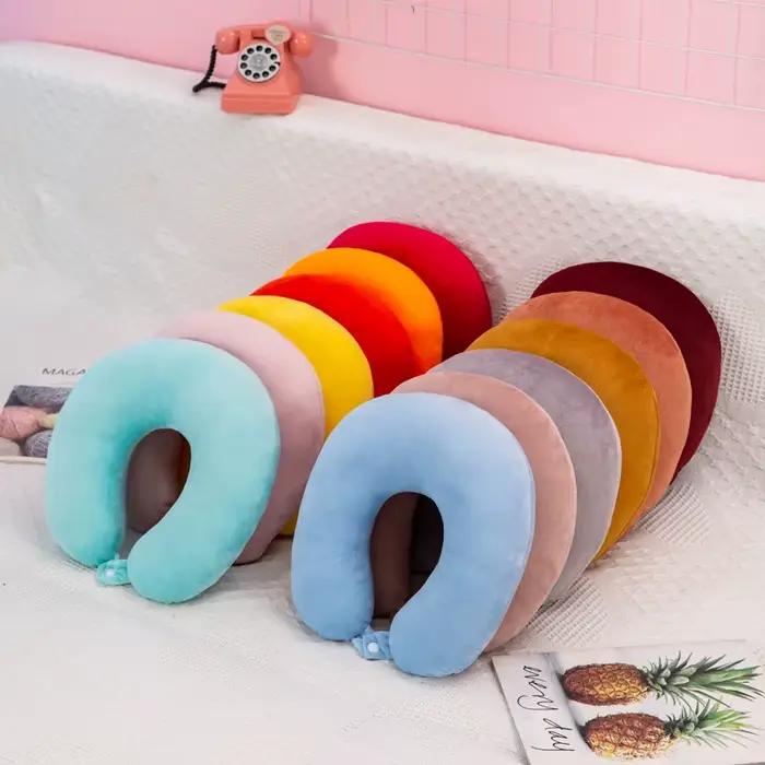 Nouveau coussin de voyage en peluche minimaliste en forme de U pour le cou, idéal pour avion, voiture, maison, bureau, avec sangle à pression et housse douce