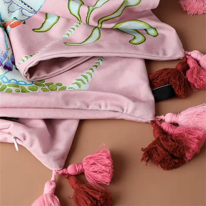 Housse de coussin en velours cheval magique, taie d'oreiller carrée décorée, coque avec pompon, imprimé Animal Vintage, Double face pour lit et canapé