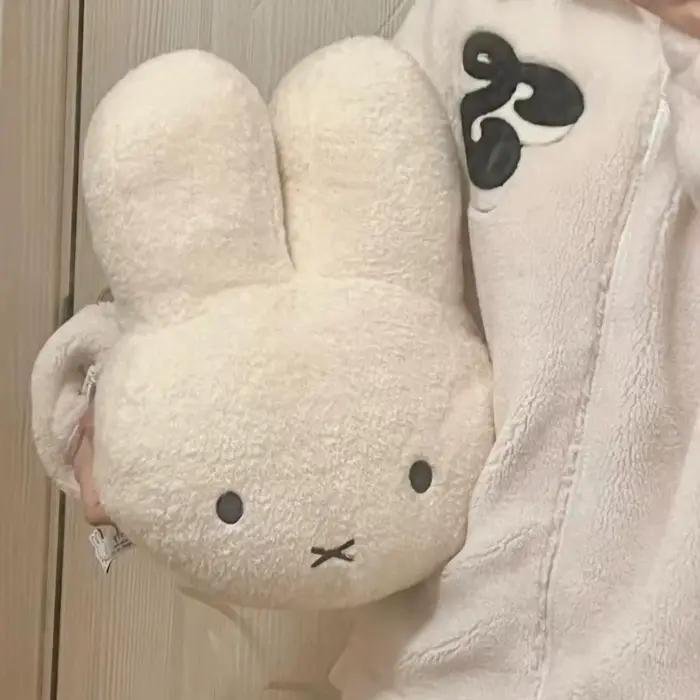 Offre Spéciale : Peluche Miffy aux yeux noirs, adorable poupée, coussin de lit Kawaii, coussin de canapé doux et confortable, cadeau pour fille et garçon