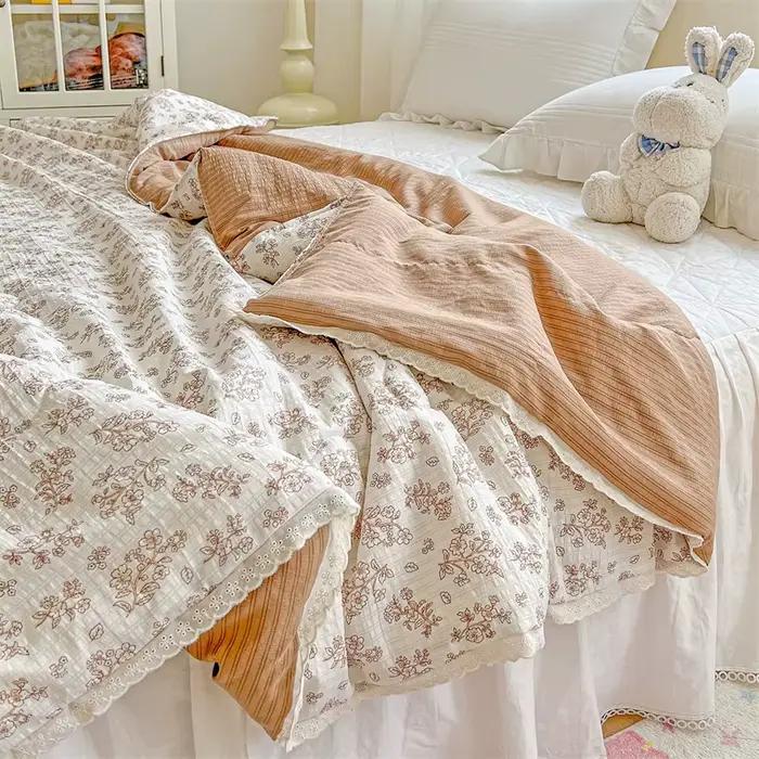 Couette d'été florale vintage française avec bordure en dentelle, super douce, en double fil, fine, légère et confortable, idéale pour la climatisation