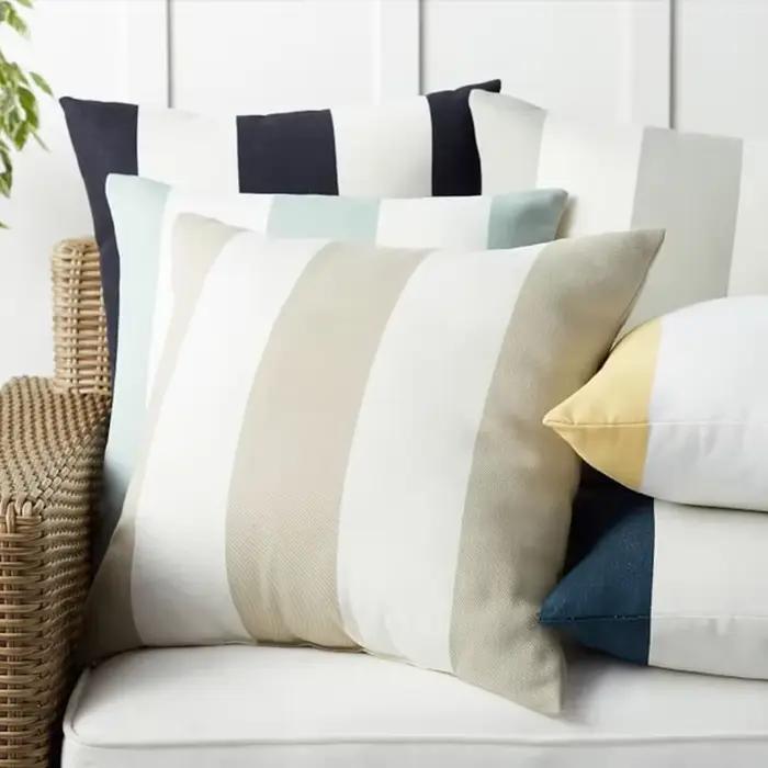 Juste de coussin géométrique en velours