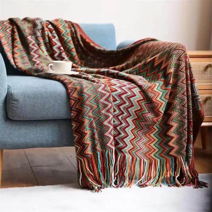 Couverture tricotée à la main avec pompons