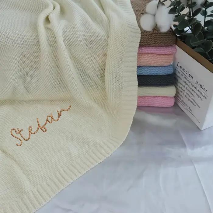 Couverture de bébé personnalisée avec nom brodé