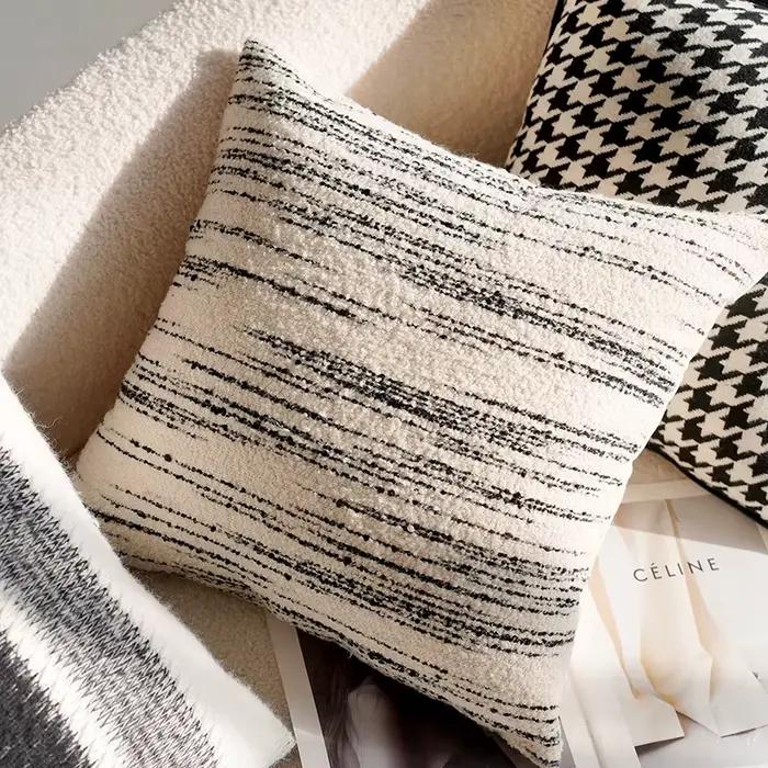 Housse de coussin Junwell en tissu polyester texturé moderne, style nordique luxueux, pour canapé de salon.