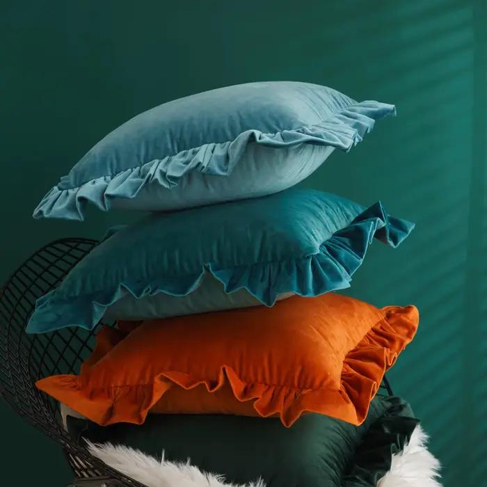 Housse de coussin en velours à volants