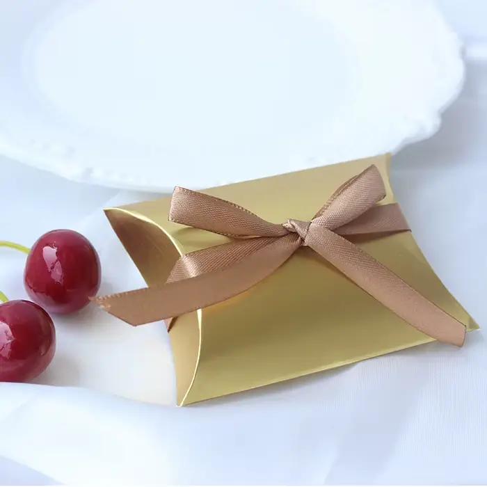 Coffrets cadeaux de bonbons avec oreiller doré