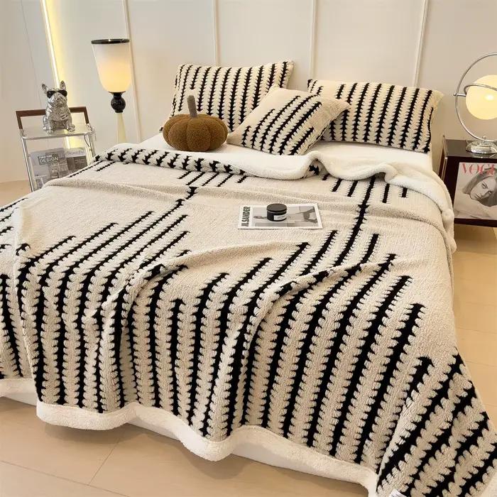 Couverture en peluche douce et moelleuse pour l'hiver, couverture polaire chaude et épaisse avec motif à rayures géométriques, pour canapé-lit et chambre à coucher