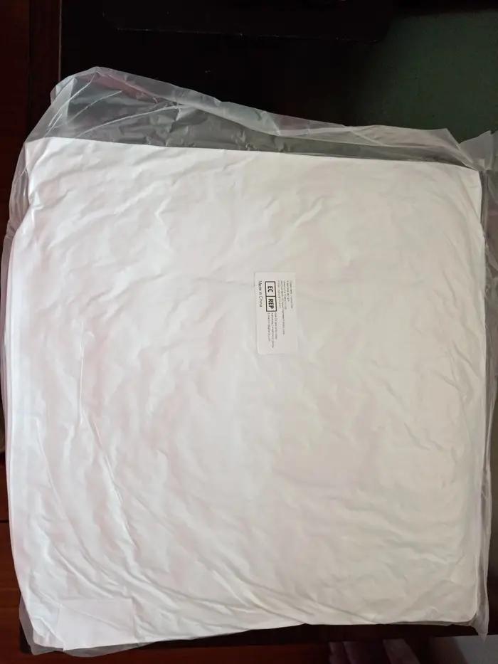 Coussin carré blanc doux 35x35cm