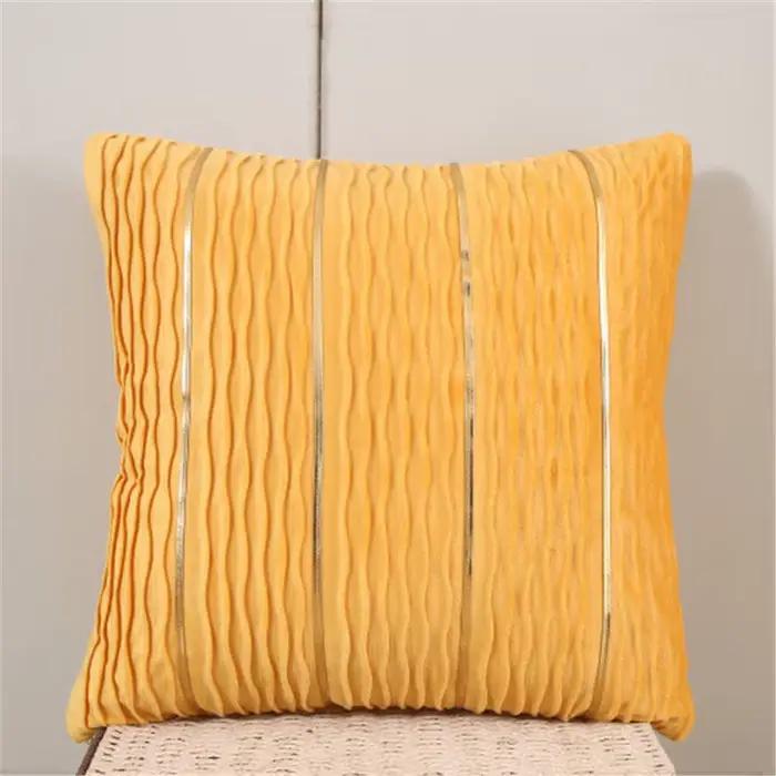 Housse de coussin en velours hollandais à rayures dorées