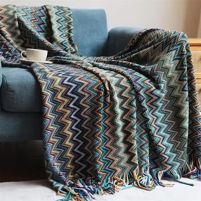 Couverture tricotée à la main avec pompons